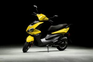 Canoe 150cc motor scooter Yellow
